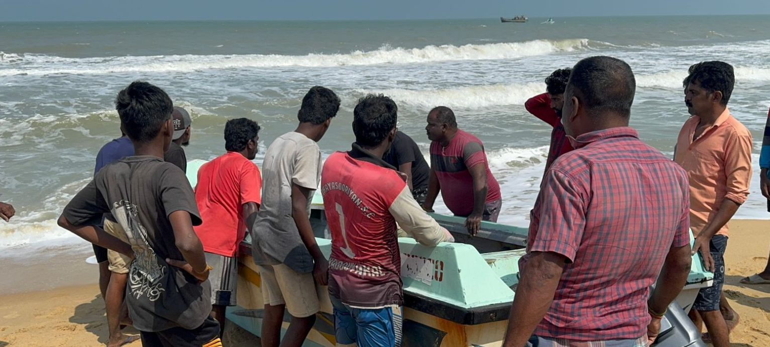 முள்ளிவாய்க்காலில்கரைஒதுங்கிய வெளிநாட்டு பயணிகள் கப்பல்